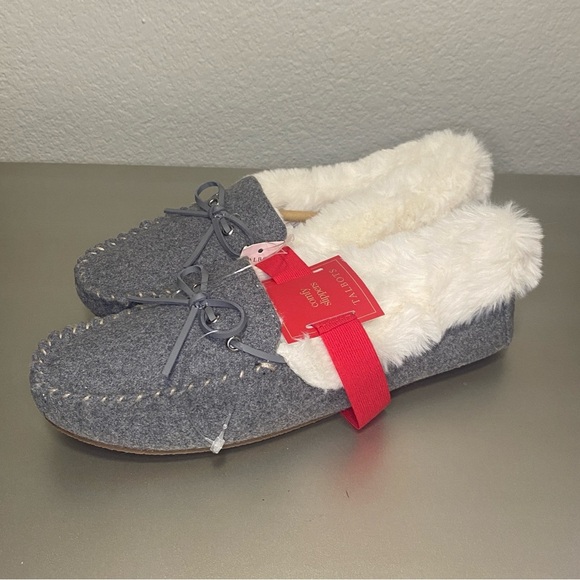 NWT TALBOTS RUBY BRUSHED FLANNEL MOCCASINS
IN GREY - SIZE 8 - Picture 7 of 9